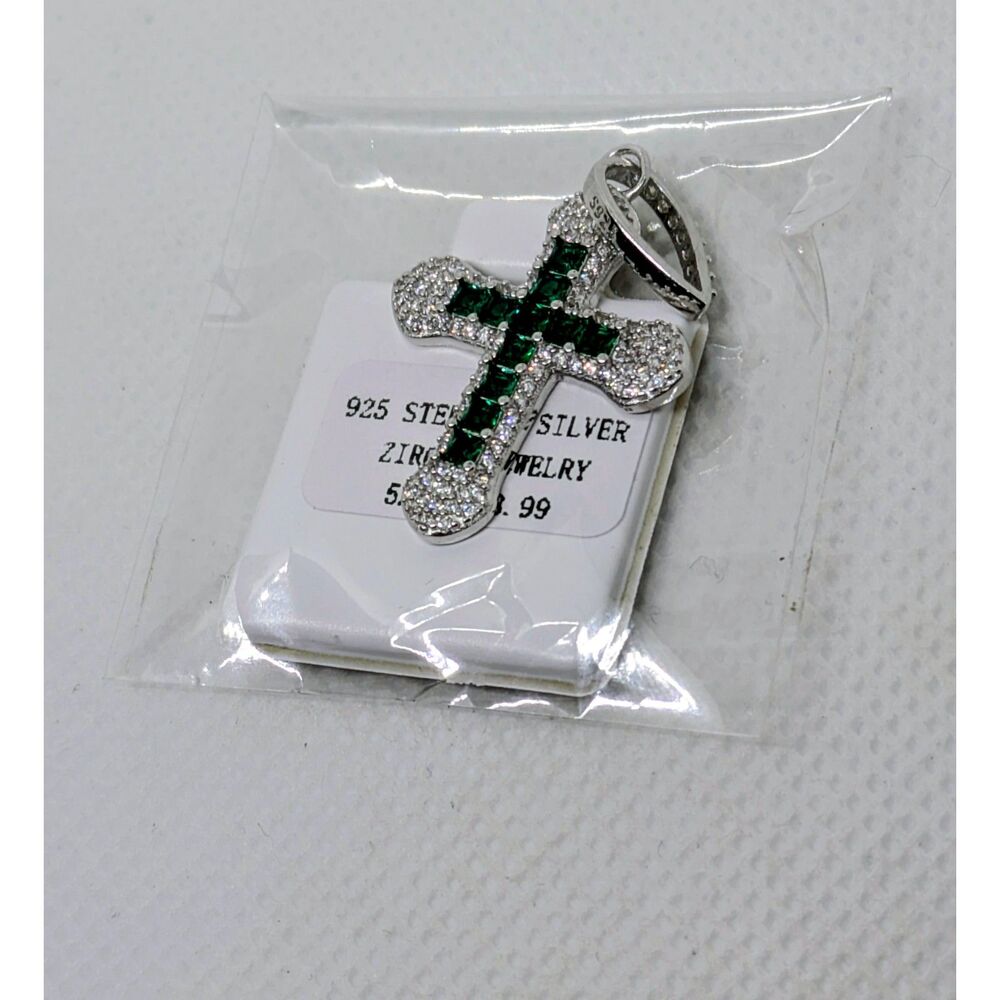 Brand New Green Emerald Moissanite Cross Pendant 925 Silver iced Unisex - Picture 3 of 8